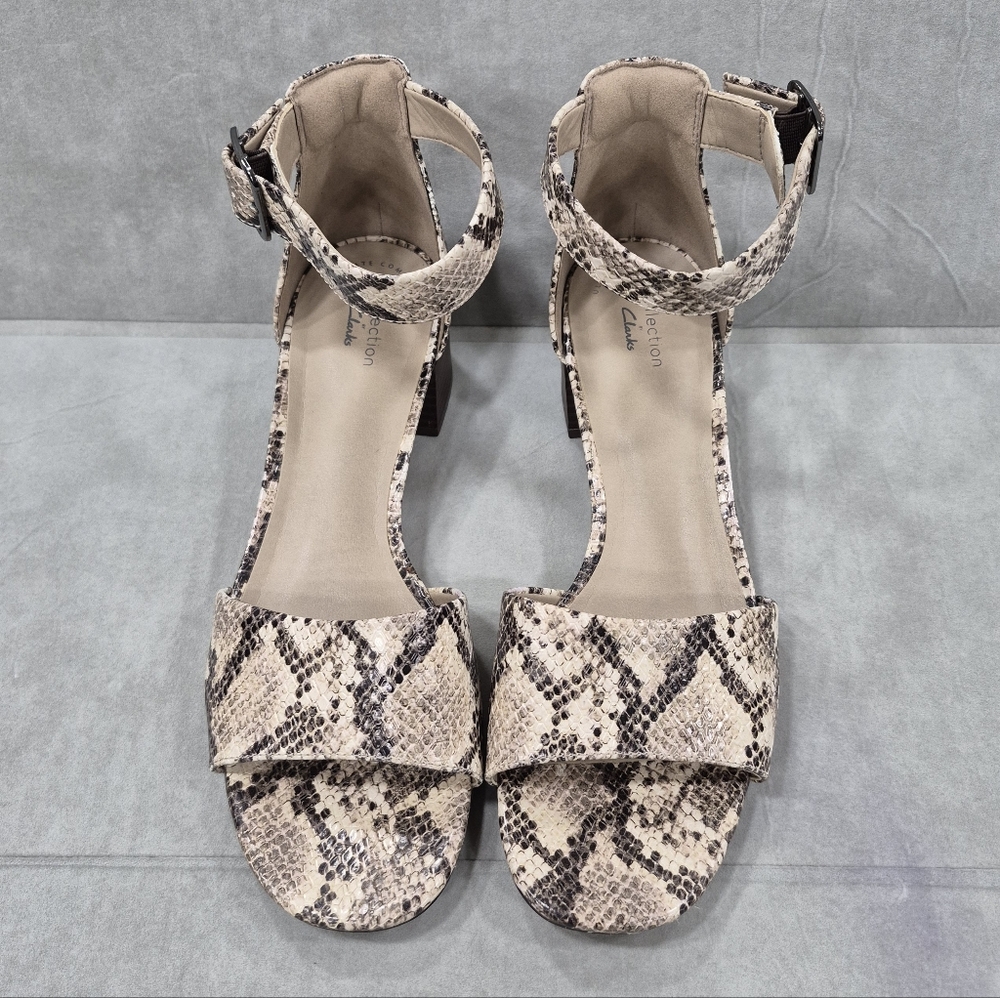 Clarks sandals women's 10 cream black snake embossed padded ankle strap low heel - Picture 3 of 14